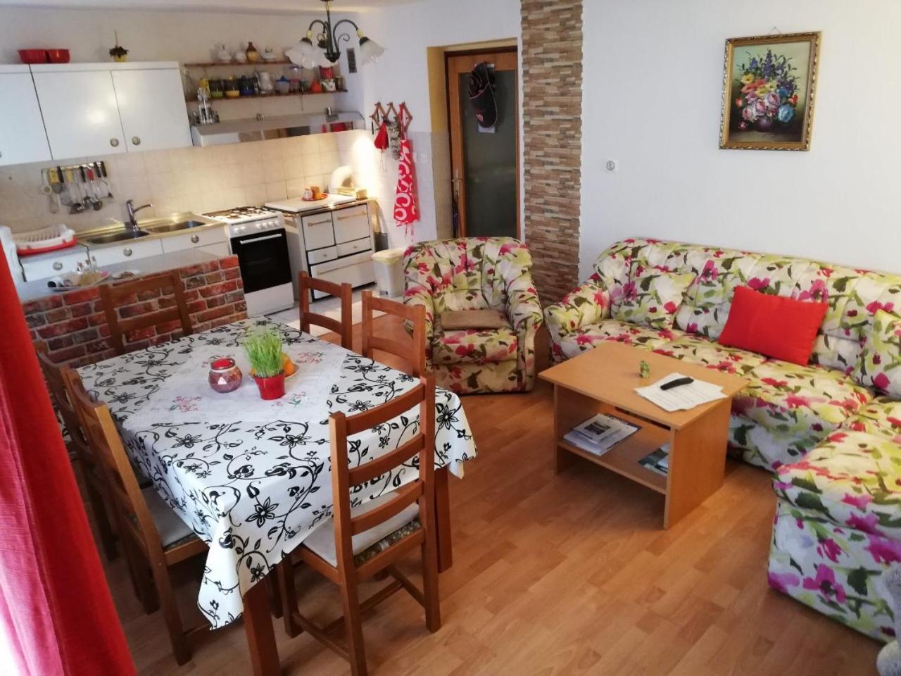Apartment Resman Trsce Екстериор снимка