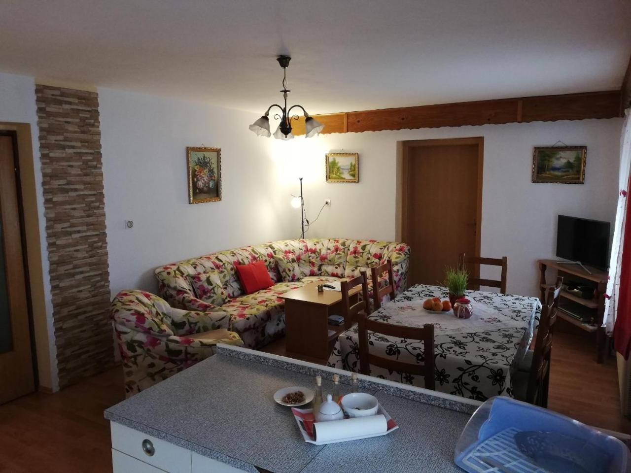 Apartment Resman Trsce Екстериор снимка