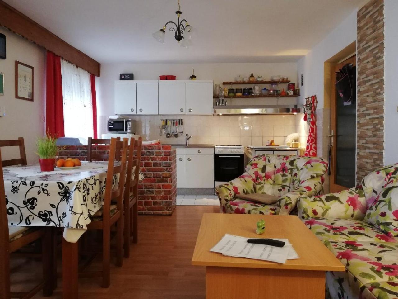Apartment Resman Trsce Екстериор снимка